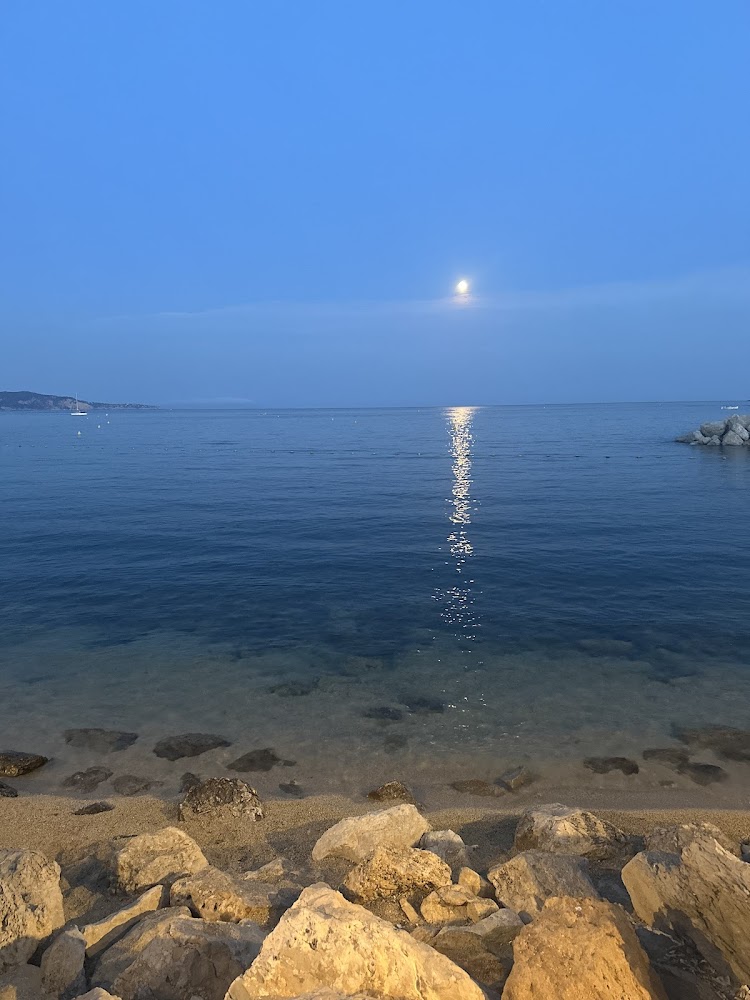 Plage des Capucins