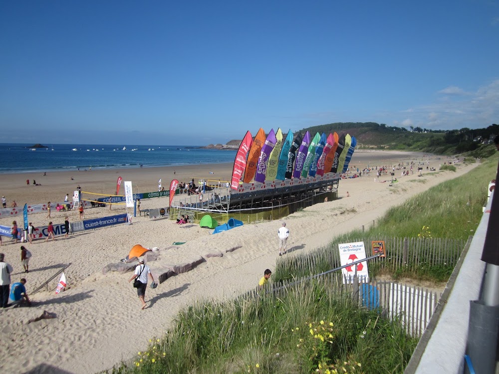 Grève du Minieu (plage de Sables-d'Or-les-Pins)