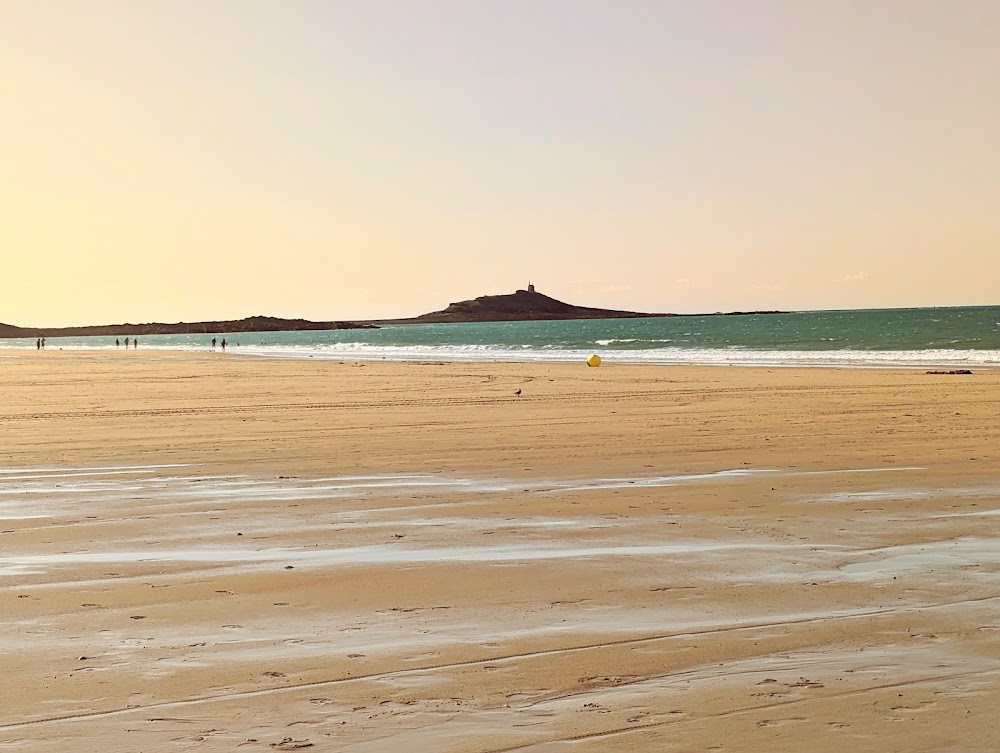 Grève du Minieu (plage de Sables-d'Or-les-Pins)