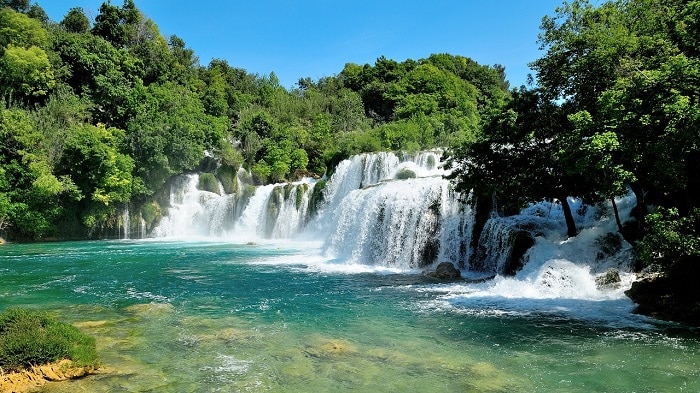 les chutes d'eau de skradin, une étape incontournable de votre visite de krka