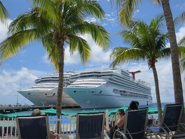 bateau croisière bahamas palmiers min