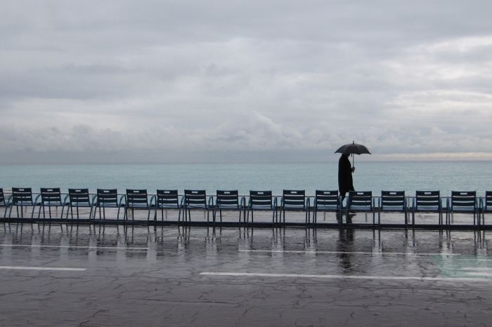 chaise bleu promenade des anglais nice que faire à nice quand il pleut min