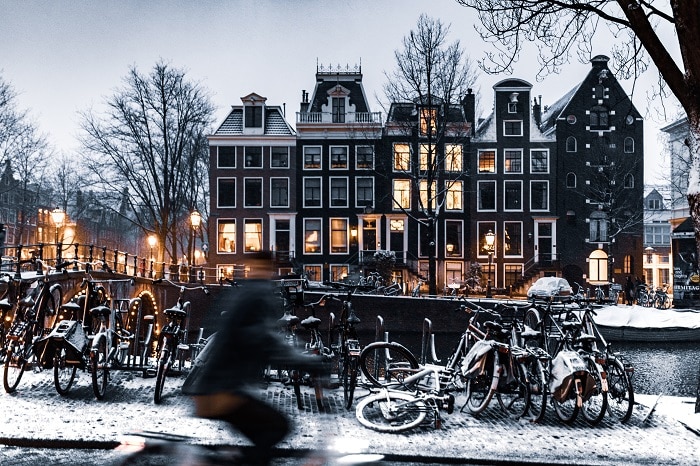 amsterdam sous la neige