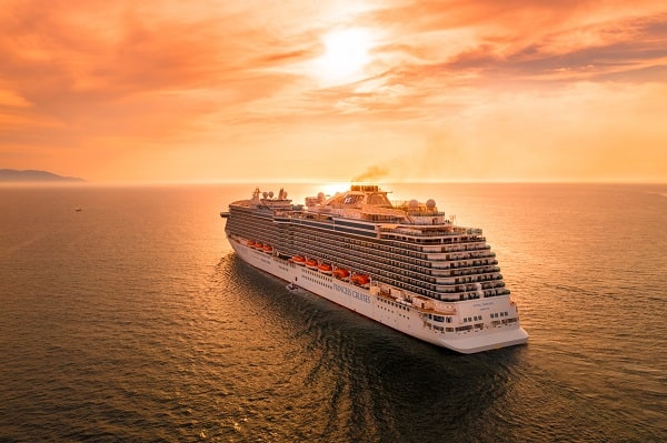 travailler sur un bateau de croisière min