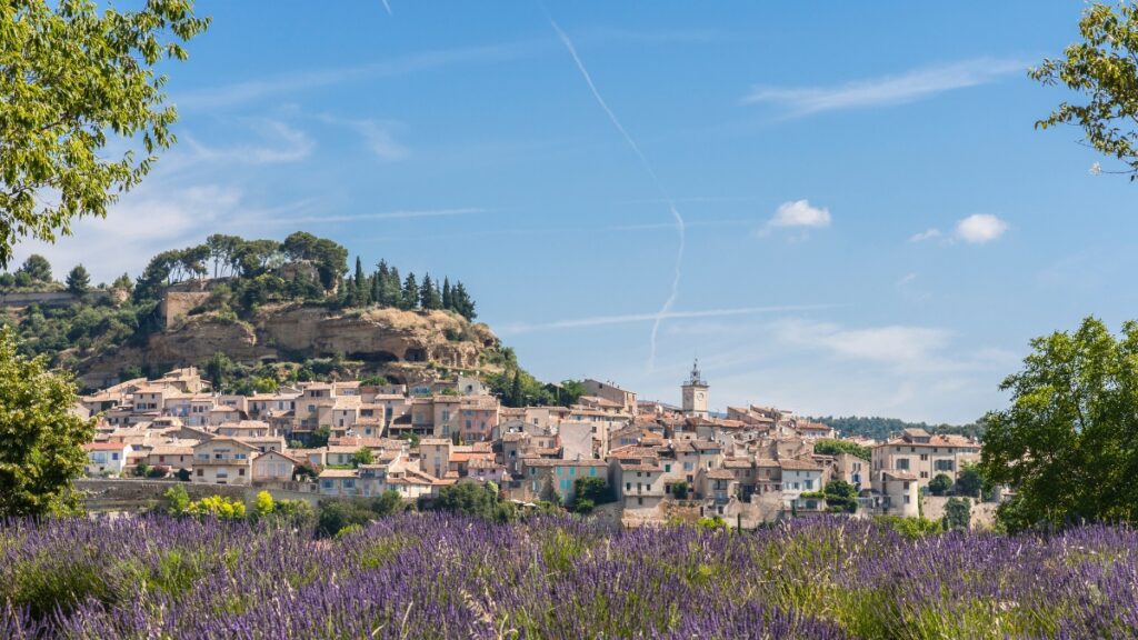 Manosque attire tous les retraités qui quittent la Côte d’Azur (et ne veulent plus repartir)