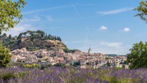 Manosque attire tous les retraités qui quittent la Côte d’Azur (et ne veulent plus repartir)