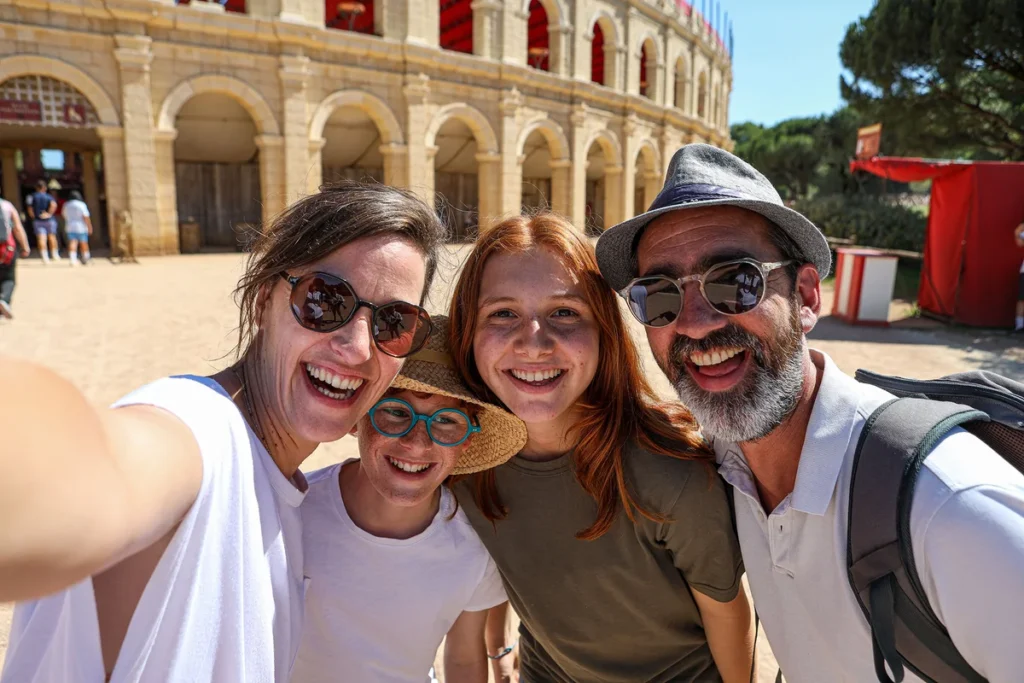 Famille-avec-adolescents-Puy-du-Fou-C-Alain-Moneger