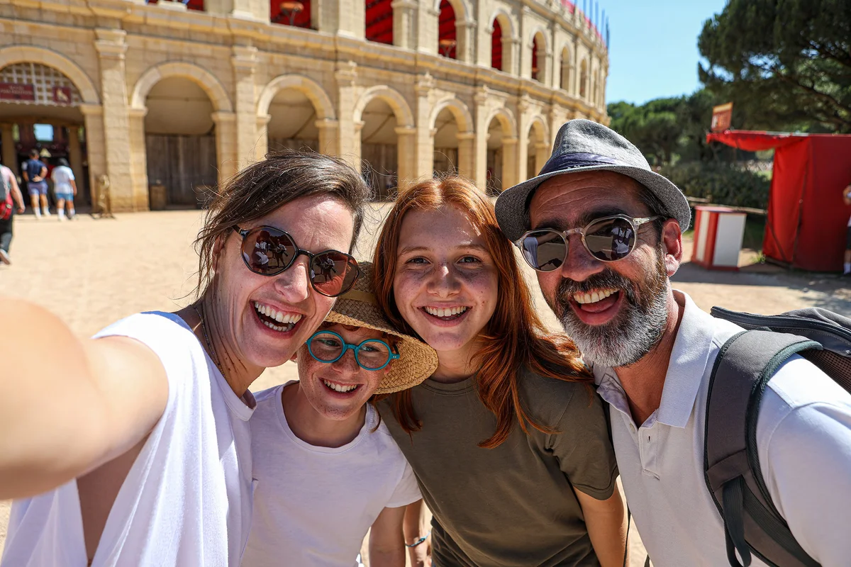 Famille-avec-adolescents-Puy-du-Fou-C-Alain-Moneger