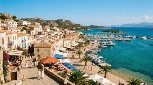 Vue côtière près d’Olbia en Sardaigne